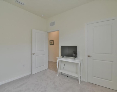 5553 Nw 40th Loop - Photo Thumbnail 17