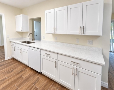 902 W Shannon Court - Photo Thumbnail 10