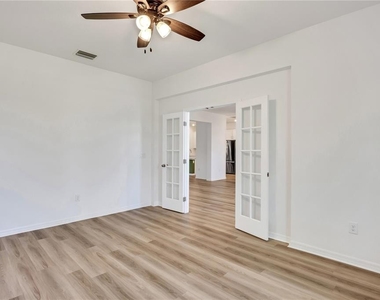5315 Gavella Cove - Photo Thumbnail 9