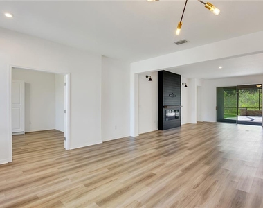 5315 Gavella Cove - Photo Thumbnail 4