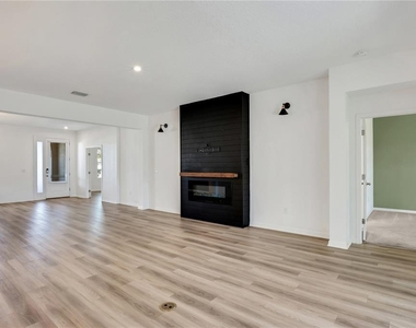 5315 Gavella Cove - Photo Thumbnail 15