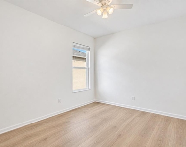 5315 Gavella Cove - Photo Thumbnail 20