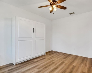 5315 Gavella Cove - Photo Thumbnail 7