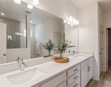 5315 Gavella Cove - Photo Thumbnail 16