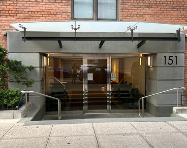 West 16th Street - Photo Thumbnail 12