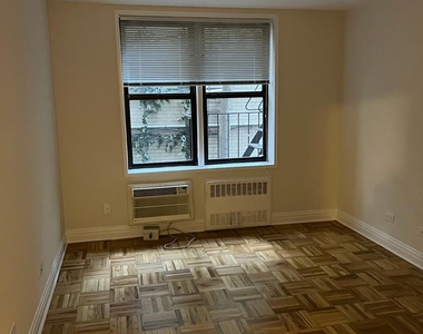 West 16th Street - Photo Thumbnail 7
