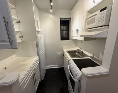 168 West 68th Street - Photo Thumbnail 3