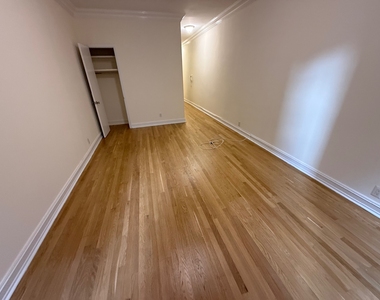 168 West 68th Street - Photo Thumbnail 2