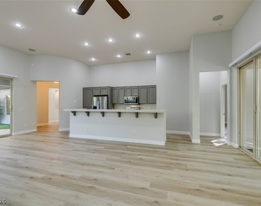 101 Emerald Dunes Circle - Photo Thumbnail 16