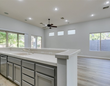 101 Emerald Dunes Circle - Photo Thumbnail 21