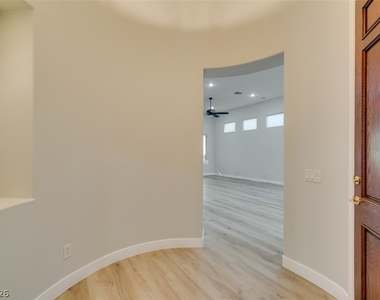 101 Emerald Dunes Circle - Photo Thumbnail 4