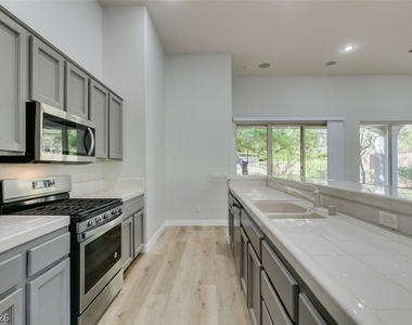 101 Emerald Dunes Circle - Photo Thumbnail 20