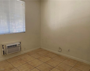 4955 Jeffreys Avenue - Photo Thumbnail 7