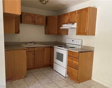 4955 Jeffreys Avenue - Photo Thumbnail 5
