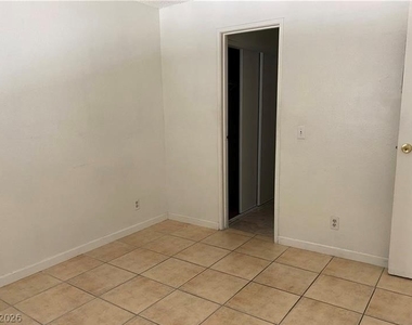 4955 Jeffreys Avenue - Photo Thumbnail 12