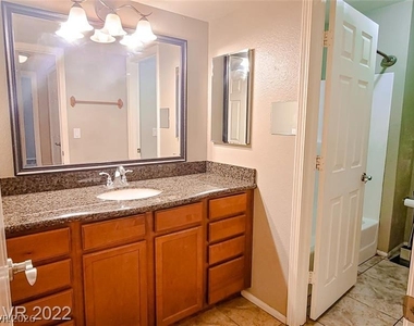 1455 E Katie Avenue - Photo Thumbnail 6