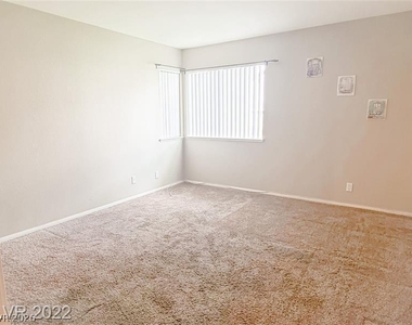 1455 E Katie Avenue - Photo Thumbnail 4