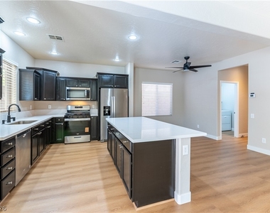 11845 Ampucia Court - Photo Thumbnail 4