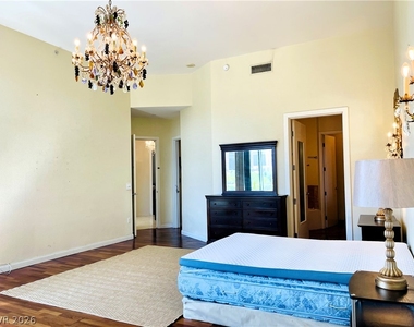 360 E Desert Inn Road - Photo Thumbnail 9