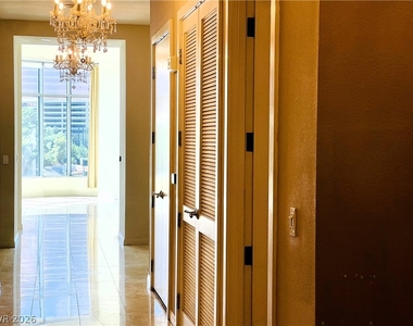 360 E Desert Inn Road - Photo Thumbnail 25