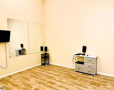 360 E Desert Inn Road - Photo Thumbnail 21
