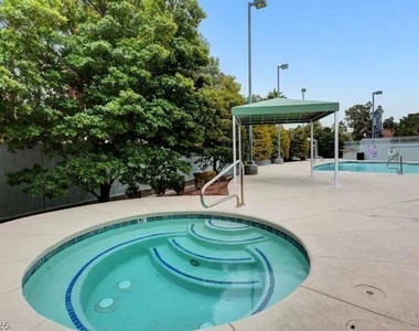 360 E Desert Inn Road - Photo Thumbnail 28