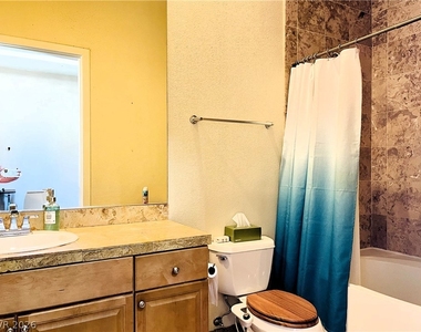 360 E Desert Inn Road - Photo Thumbnail 20