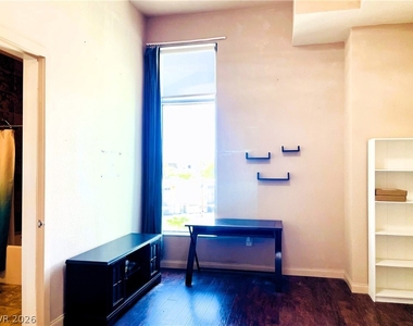 360 E Desert Inn Road - Photo Thumbnail 17