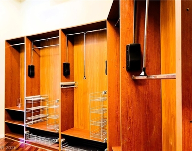 360 E Desert Inn Road - Photo Thumbnail 16