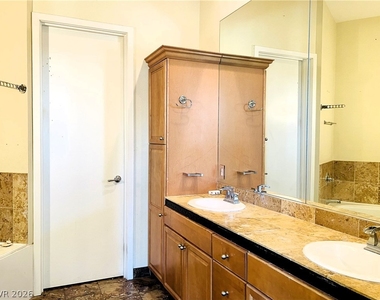360 E Desert Inn Road - Photo Thumbnail 12