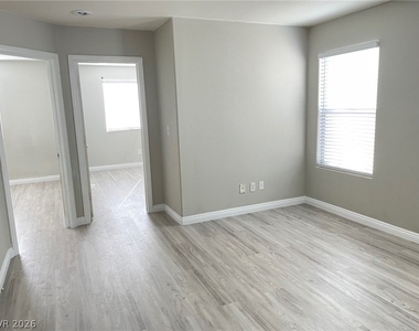 6758 Grandview Ridge Avenue - Photo Thumbnail 8