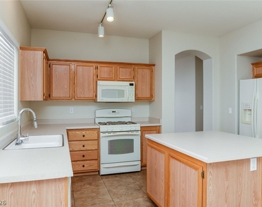 7833 Pinnochio Avenue - Photo Thumbnail 7