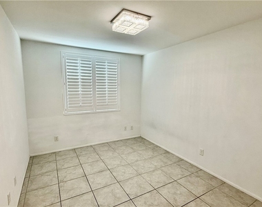 2126 Mystic Wave Road - Photo Thumbnail 4