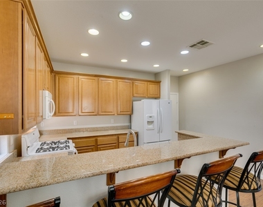 9341 Colorful Rainbow Avenue - Photo Thumbnail 20