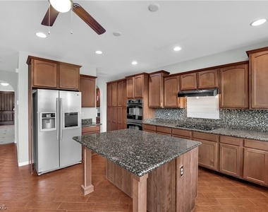 11631 Suburban Road - Photo Thumbnail 22