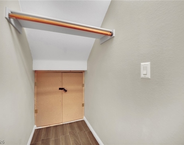 11631 Suburban Road - Photo Thumbnail 14