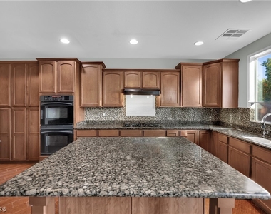 11631 Suburban Road - Photo Thumbnail 24
