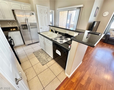 9303 Gilcrease Avenue - Photo Thumbnail 5
