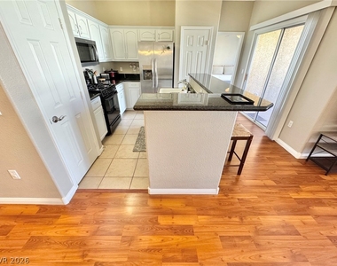9303 Gilcrease Avenue - Photo Thumbnail 4