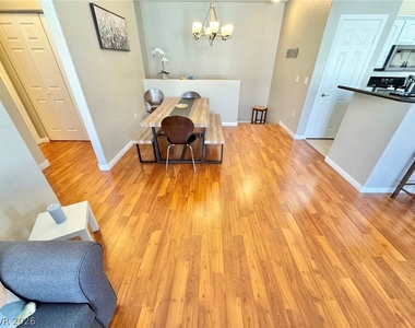 9303 Gilcrease Avenue - Photo Thumbnail 3