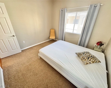 9303 Gilcrease Avenue - Photo Thumbnail 17