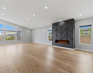 8380 Mojave Creek Court - Photo Thumbnail 9