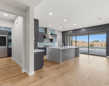 8380 Mojave Creek Court - Photo Thumbnail 6