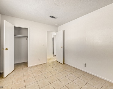 1272 Lawry Avenue - Photo Thumbnail 6