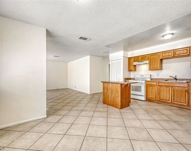 1272 Lawry Avenue - Photo Thumbnail 2