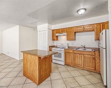 1272 Lawry Avenue - Photo Thumbnail 16