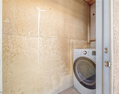 1272 Lawry Avenue - Photo Thumbnail 9