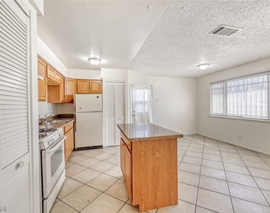 1272 Lawry Avenue - Photo Thumbnail 15