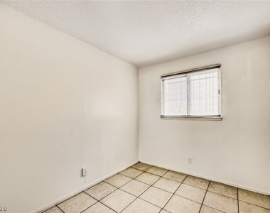1272 Lawry Avenue - Photo Thumbnail 10