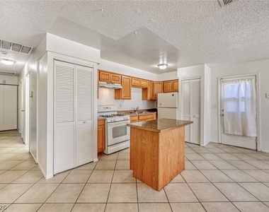 1272 Lawry Avenue - Photo Thumbnail 14